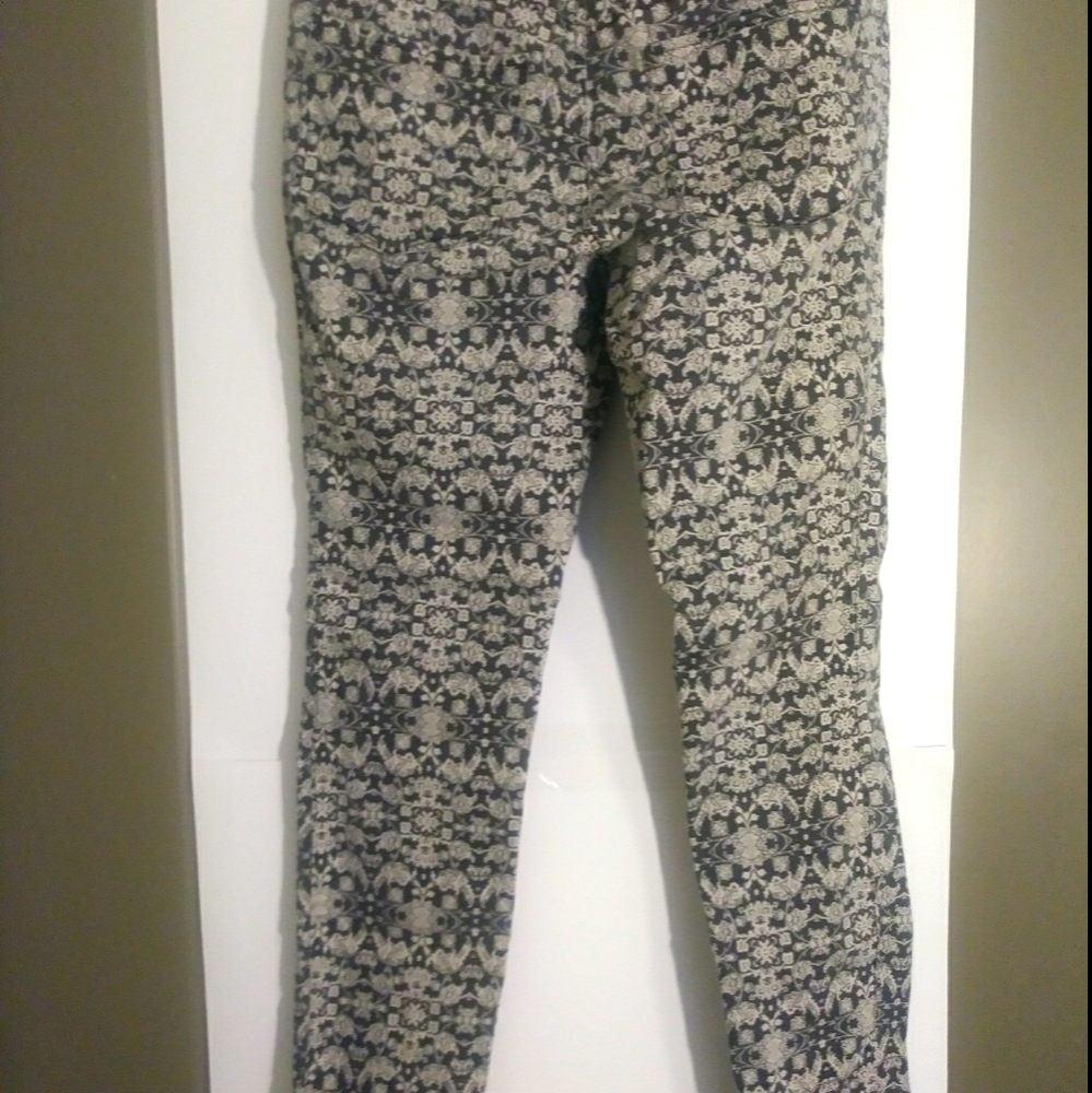 H&M Jeggings unique Design.